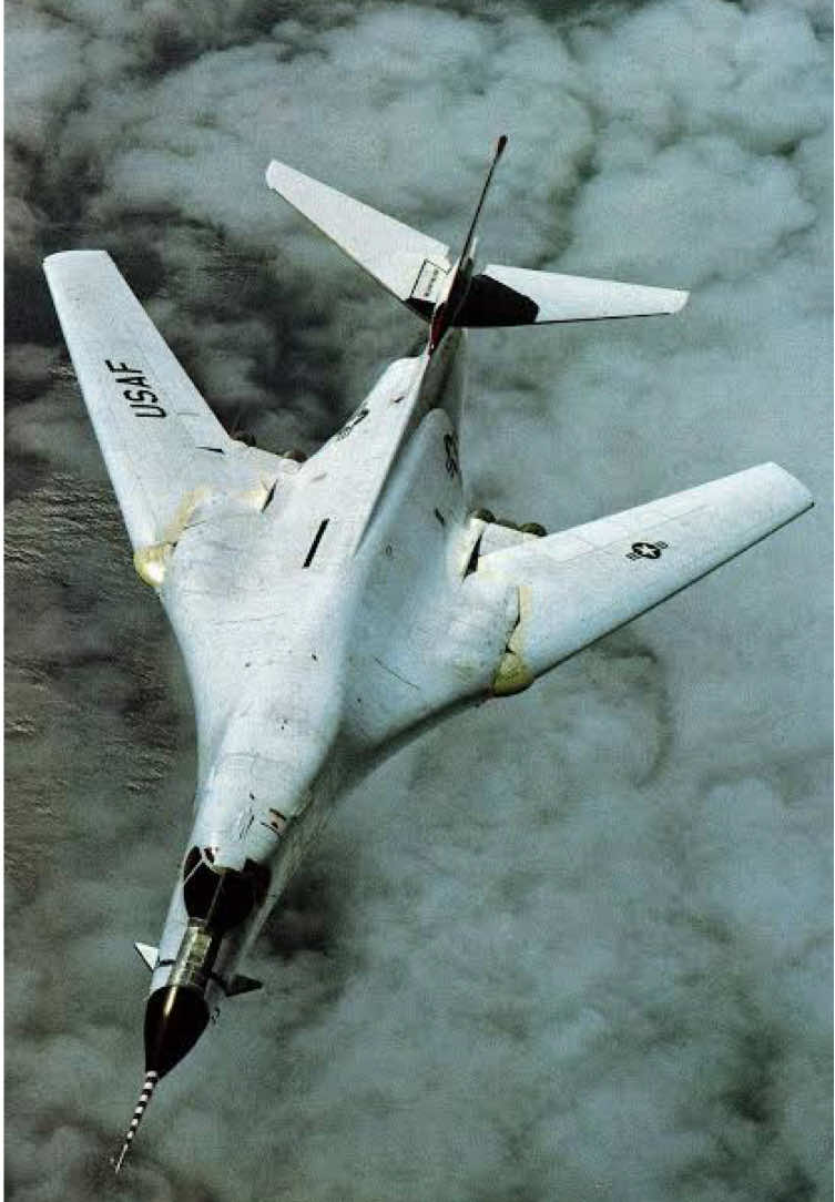 b 1 lancer เครื่องบินทิ้งระเบิดทางยุทธศาสตร์ ของกองทัพอากาศสหรัฐฯ ##b1lancer#bomber#usairforces🇺🇸