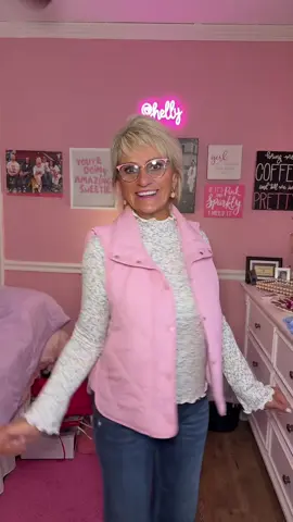 I think I like this better than any puffer vest that I’ve ever had!!!  Sometimes puffer vests can be too thick and bulky so it’s nice to have a lightweight one for a change. The pink, though!!🩷🩷##tiktokshop##foryoupage##fallfashion##puffervest@@TanmingFashion