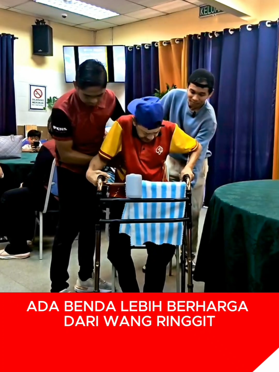 Bait Al-Mawaddah… namanya sendiri membawa erti cinta. Hari ini kami hadir bukan sekadar memberi, tetapi juga untuk menerima. Setiap genggaman tangan, setiap senyuman… mengingatkan kami tentang erti sebenar kemanusiaan. Dan kami pulang… dengan hati yang dipenuhi syukur diiringi doa yang tulus. #PKNS #PKNS61 #kasihpkns #aspirasi #hatikehati #bersamamu #wargaemas #fyp #ulangtahun #genz #csr  #baitalmawaddah 