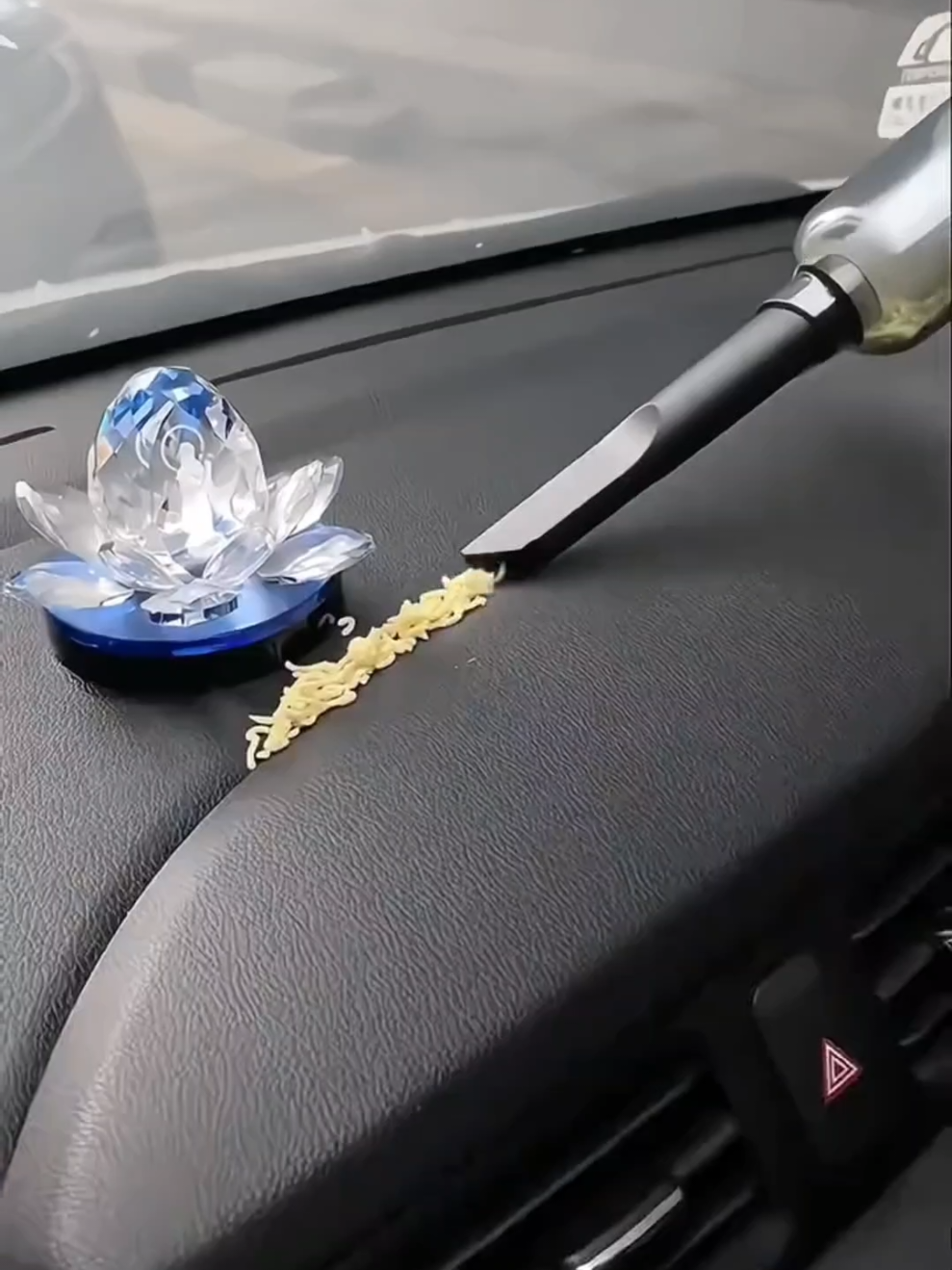 Aspirador e soprador de pó 3 em 1 portátil, recarregável e super potente! Ideal para limpar carro, casa e escritório com rapidez e eficiência. Aproveite o desconto e leve praticidade para o seu dia a dia! 🏠🚗⚡ #AspiradorPortátil #LimpezaFacil #OfertasTikTok 