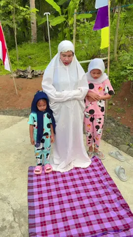 Pita dan Hasna mau belajar sholat #fyp #samasamaketawa YouTube 👉 @TigaGokil mampir ya 