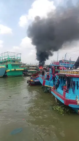 #nelayanindonesia #kapalkebakaran #kebakaran #CapCut #fyppppppppppppppppppppppp #fypage #fyp #pativiral #ti̇ktok #viraltiktok #viralvideo 