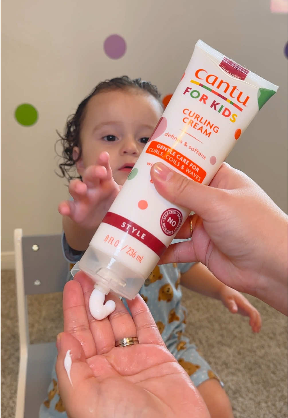 Le dura mucho tiempo!!  Ya no se le esponja su cabellito cuando despierta! 😅😍  #curlyhair #curlyhairroutine #haircare #boymom #curlymethod #cantúcurlycream #cabellochino  Rizando el cabello de mi bebé por primera vez Definiendo los rizos de mi bebé por primera vez Productos para cabello rizado en niños Cómo rizar el cabello de un niño