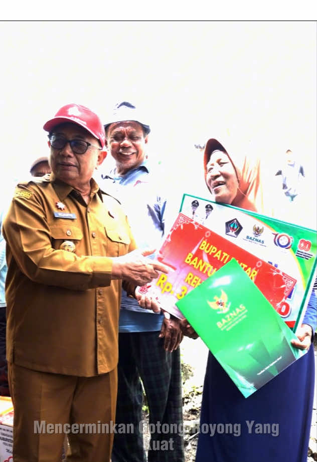 Alhamdulillah, program bedah rumah kali ini kita laksanakan di Desa Tulungrejo, Kecamatan Wates, tepatnya di rumah Mbah Lasemi. Program ini memang kita tujukan bagi warga yang benar-benar membutuhkan, dan kita kerjakan secara gotong royong bersama masyarakat. Harapan saya, bantuan ini bisa bermanfaat untuk Mbah Lasemi dan membawa kenyamanan di hari-hari beliau. Mari terus kita jaga semangat gotong royong agar Kabupaten Blitar semakin berdaya dan berjaya kembali. 