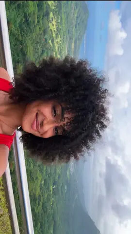 the wind was a paid actor #curlyhair #oahu 
