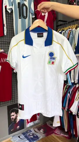 Retro Italy Soccer Jersey 1995 #italia #retro #aobongdaretro #nike #vintage 
