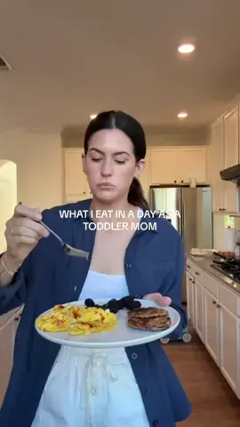 Love seeing these videos for meal inspo!! Lmk if you want any of the recipes 🫶 #whatieatinaday #wieiad #toddlermom #healthy 