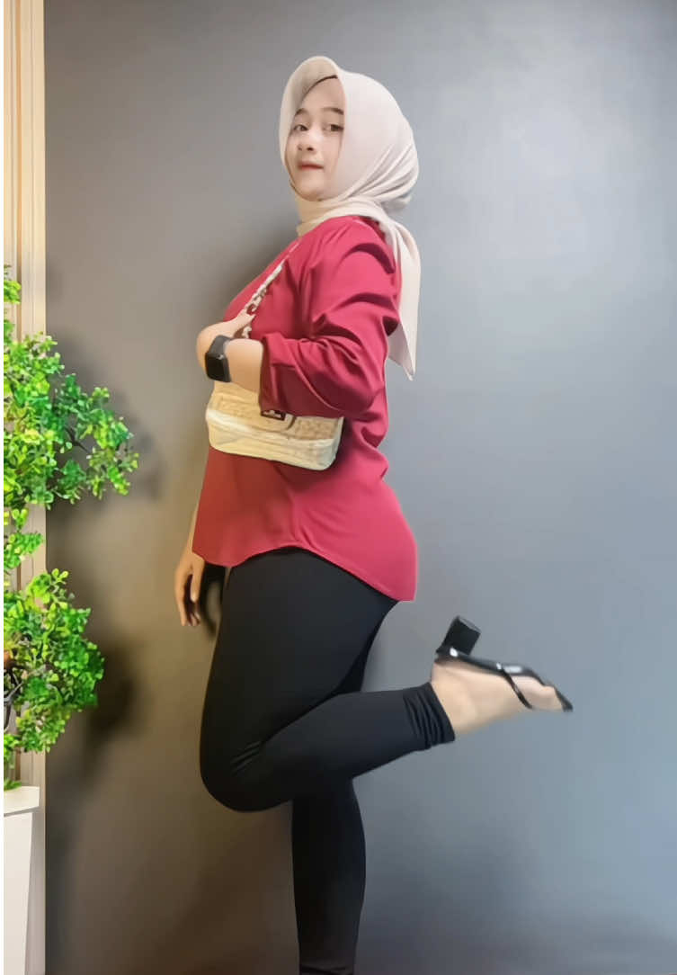 warna maroon nya nih sumpah cakep banget, wajib punya nih beb🫶🏻 #rekomendasioutfit #kemeja #kemejarayon #kemejawanita #fyp 
