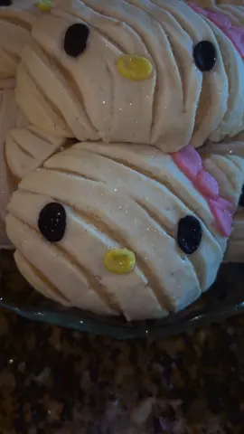 If your concha isn’t Hello Kitty OR sparkling, we cant be friends🫣🩷 Made by me from scratch woth fresh ingredients 🫶🏻 never store bought box mix❌ @Lumonrocakery on Instagram  Order Yours Today! 🩷 #hellokitty #hellokittylover #hellokittyandfriends #mymelody #kuromi #baker #bakersoftiktok #concha #sweet #bread #pan #pandulce #fyp #fypシ゚viral  #oceanside #vista #escondido #carlsbad #pink #bow #pinkaesthetic #cute 