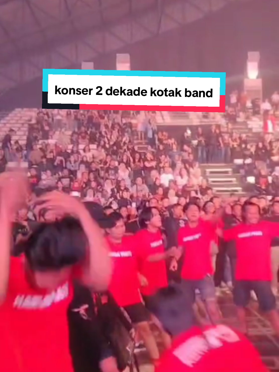 Beraksi di konser 2 dekade @kotakband_  @tantrisyalindrii @cella_noisybutbluesy @C H U A  #konsermusik #seputarmusik #fyppppppppppppppppppppppp #fypシ゚ #konserkotakband #kotakband #kerabatkotak #kerabatkotakjakarta 