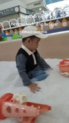 bermainlah dng imajinasumu cucuku.kelak kau akan mendapatkan hasil dari pembelajaran ini #senengnyabermainsamakalian💗 
