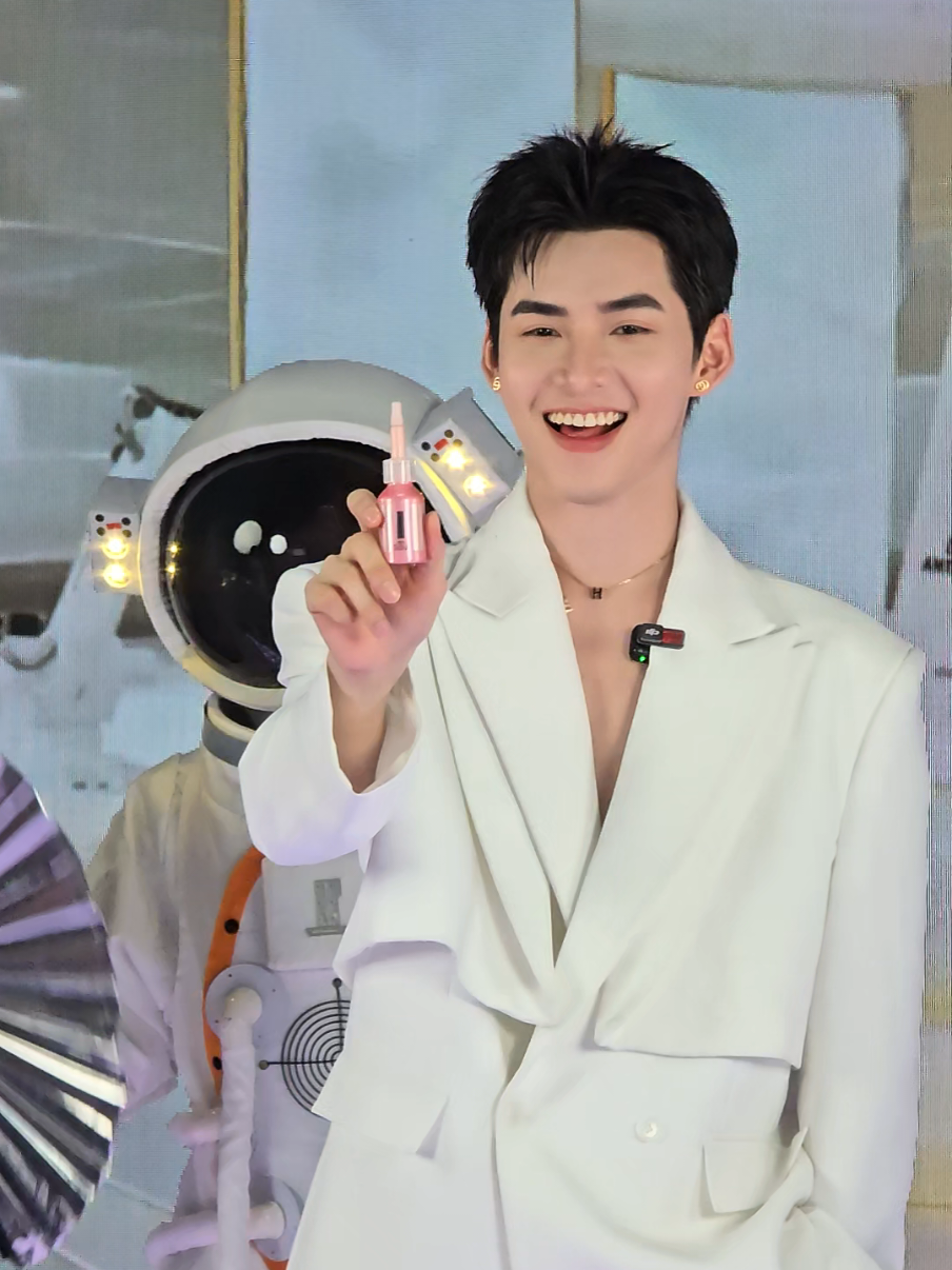 Vào xem ngay cùng Gemini Hùng Huỳnh săn deal Đẹp Xuyên Vũ Trụ cùng L'Oréal Paris ngay nào 🥳🤗 #lorealparis #lorealparisvn #lorealparis_vn #GeminiHungHuynh #depdachieu 