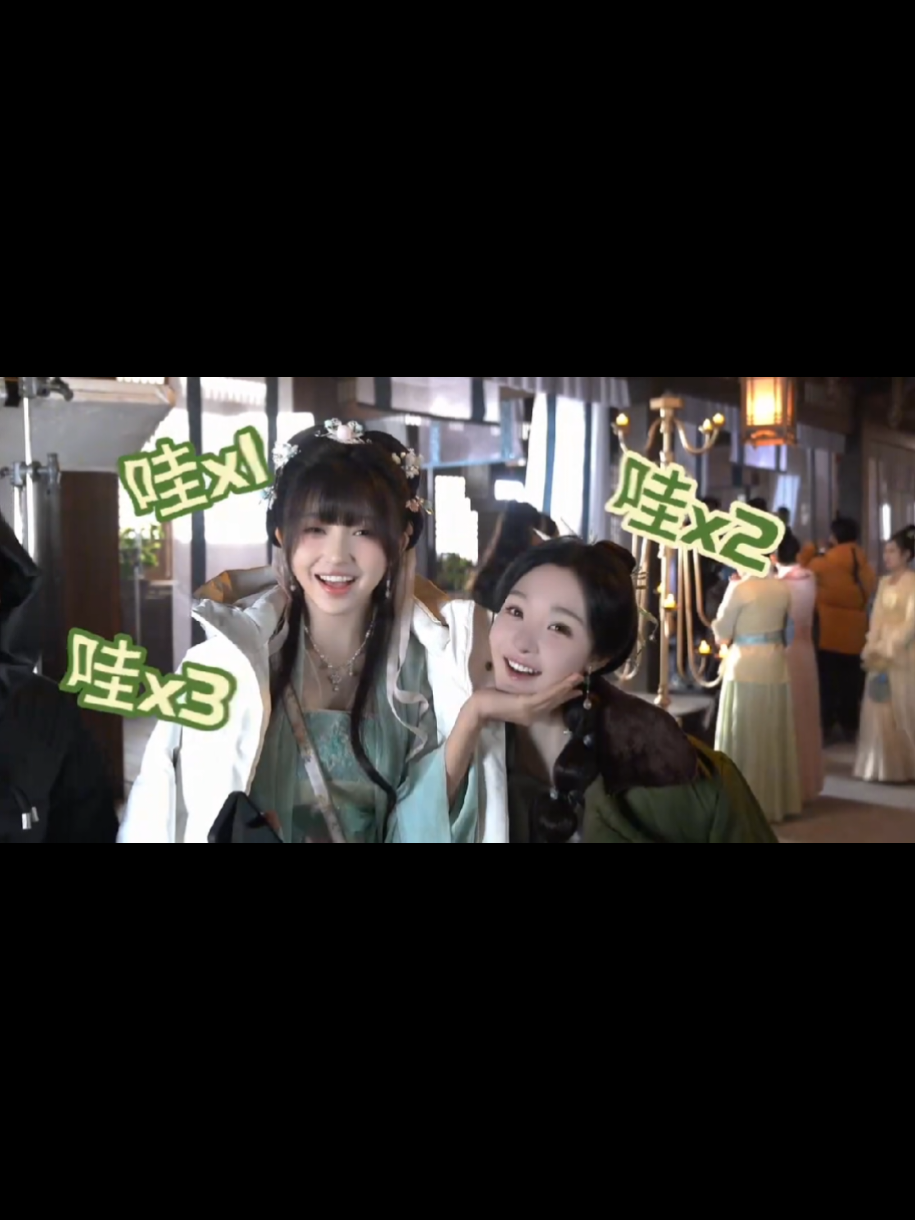 When Xie Xiaoxiao saw her idol Xiao Xiaosheng in person, she thought, 