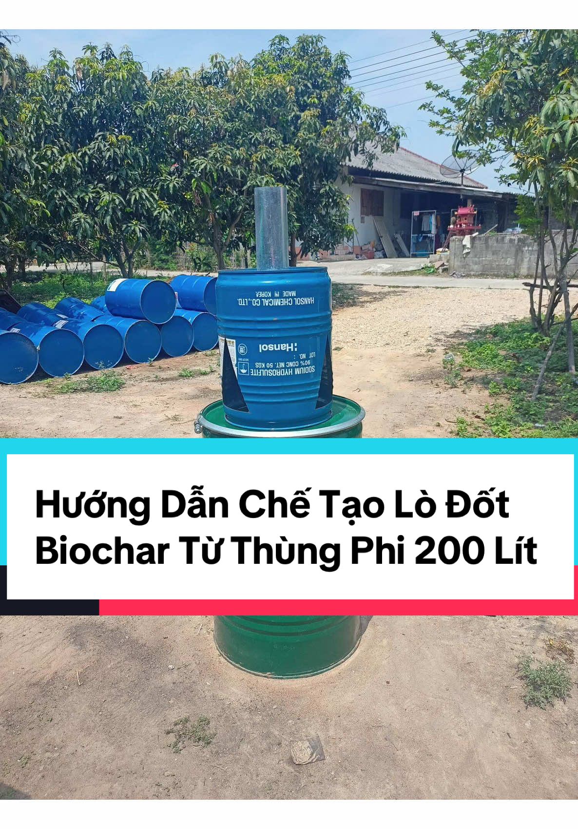 Hướng dẫn chế tạo lò sản xuất than sinh học Biochar thủ công đơn giản ai cũng làm đựợc !  #biochar #huucovang #nongnghieptuanhoan  1. Biochar là gì? Than sinh học từ nhiệt phân phế phẩm hữu cơ (gỗ, rơm, vỏ cà phê, phân…) trong môi trường yếm khí. Xốp, giữ nước – dinh dưỡng, bền hàng trăm năm, giúp giảm CO₂. 2. Ứng dụng trong nông nghiệp 	•	Cải tạo đất, giữ phân, giữ ẩm → giảm 20–30% chi phí. 	•	Hạn chế rửa trôi, tăng năng suất 10–20%. 	•	Kết hợp phân hữu cơ → sản phẩm giá trị cao. 	•	Giúp cây lâu năm khỏe rễ, chống hạn – ngập. 3. Ứng dụng ngoài nông nghiệp 	•	Chăn nuôi: trộn thức ăn, lót chuồng → giảm mùi, giảm bệnh. 	•	Xử lý nước thải: lọc kim loại nặng. 	•	Xây dựng: trộn bê tông nhẹ, cách nhiệt. 	•	Năng lượng: nhiên liệu đốt, khí hóa. 	•	Y tế & mỹ phẩm: than hoạt tính. 	•	Carbon credit: bán tín chỉ carbon. 4. Kinh tế 	•	Nguyên liệu rẻ (phế phẩm). 	•	Sản phẩm chính: biochar thô hoặc chế biến sâu. 	•	Sản phẩm phụ: giấm gỗ, nhiệt năng, khí đốt. 	•	Mô hình “1 sản xuất – 3 nguồn thu”: Biochar + phụ phẩm + tín chỉ carbon. 5. Xu hướng 	•	Nông nghiệp tái sinh, kinh tế tuần hoàn. 	•	Thị trường toàn cầu có thể đạt gần 3 tỷ USD vào 2030. Kết luận: Biochar là “vàng đen” mới, giúp tăng giá trị nông sản, cải tạo đất, bảo vệ môi trường và mở ra cơ hội kinh doanh lớn.