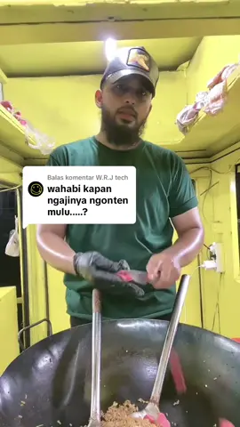 Membalas @W.R.J tech jujur demi Allah saya tidak tau apa itu wahabi , bisakah kalian yg suka katain wahabi” untuk menjelaskan ?? Saya hanya bakol nasgor , bukan ustadz bukan kiyai, bukan habib , bukan gus , bukan lora 🥲 apa karena meniru Rasulullah memelihara jenggot kalian sebut wahabi ???  #nasigorengkebulibabadola #kulinerjember #fyp #tranding #foryou 