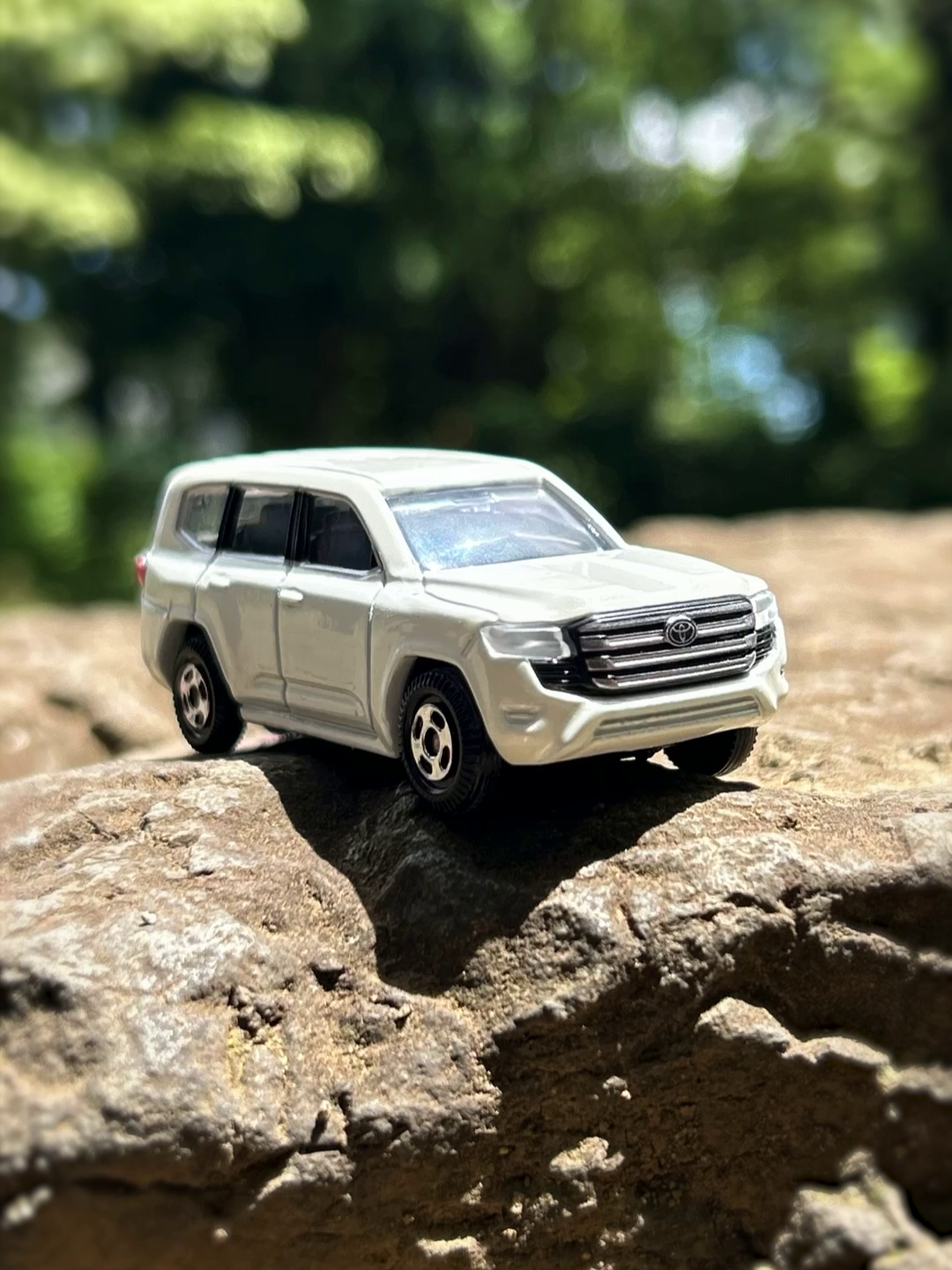 Tiny traveller. Enormous adventure. ©TOMY #TOYOTA #LandCruiser300