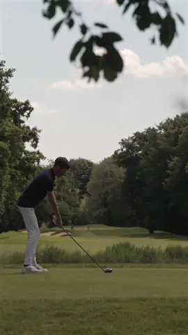 Compilation de drives : puissance, effets, précision… ⛳💨 Et toi, t’es plutôt balle qui part pleine puissance ou coup travaillé avec effet ? C’est lequel ton préféré dans la vidéo  #golftiktok #golf #golfdriver 
