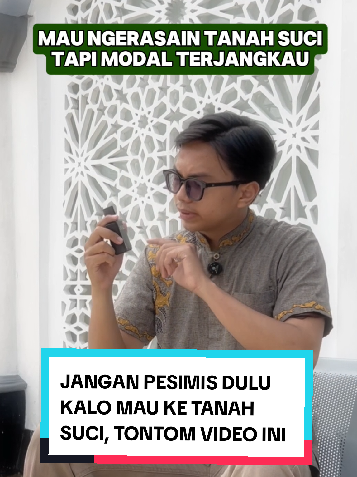 Kalo kita belum mampu ke mekkah, mungkin kita bisa coba parfum yang wanginya tuh mirip banget sama suasana di sana. Umair varian firdaus khusus ngasih kesan kepada kalian untuk ngerasain pengalaman wangi tanah suci. Kalo mau checkout parfum ini di keranjang kuning dibawah 