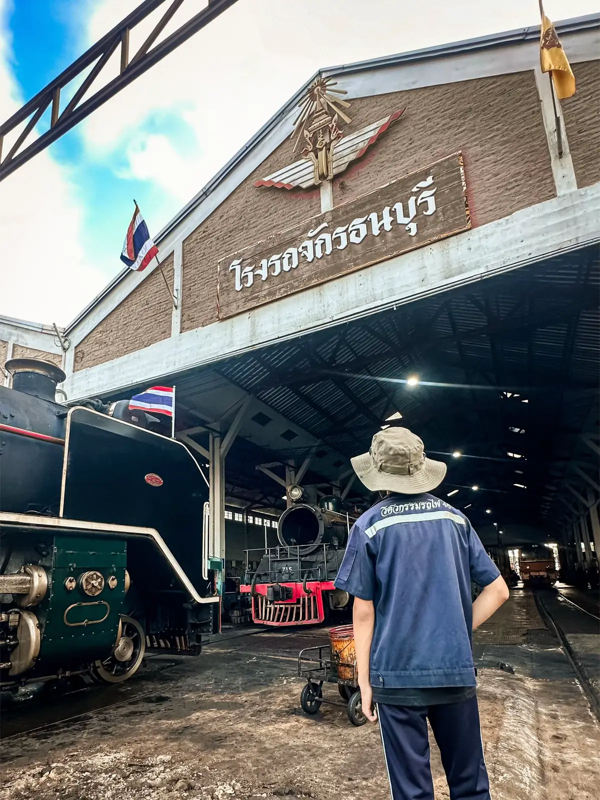 ”ที่นี่ที่ฝันไว้“ #โรงรถจักรธนบุรี #รถไฟจักรไอน้ํา #รถจักรไอน้ํา #แปซิฟิก #จิตอาสา @▲กาມⓁทŴ🅻ซ็กจั๑㋡ @วัยรุ่น บนสันรางv2 @ถ่าายไปทั่ว กับ นายกล้าV.2 @ผมหา4413ไม่เจอครับนาย 