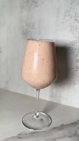 Avocado Strawberry Smoothie #fyp #smoothie #viral #tiktok #Recipe 
