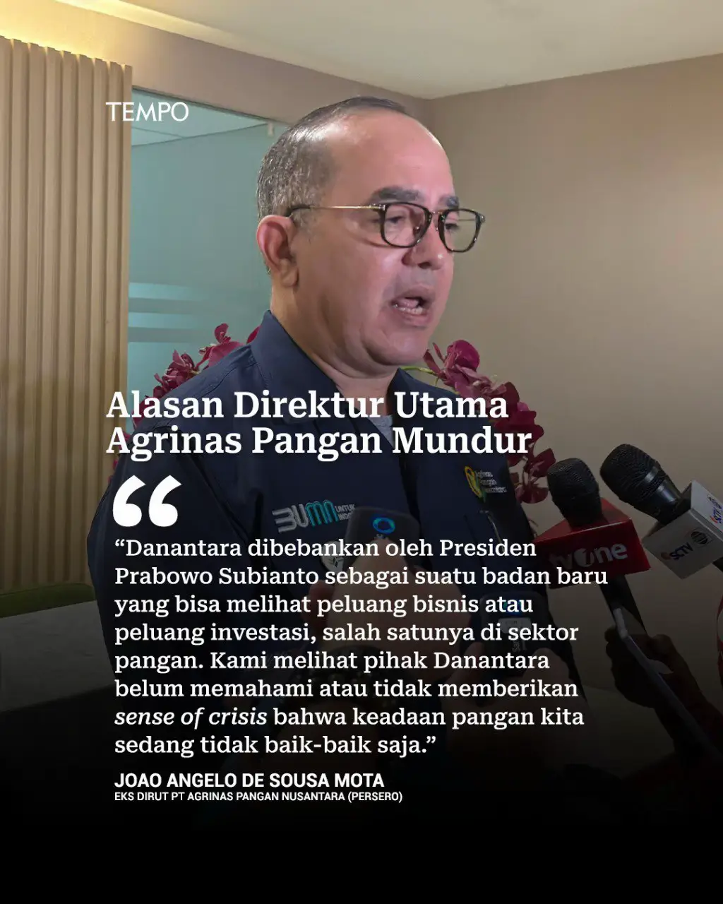 Direktur Utama PT Agrinas Pangan Nusantara (Persero) Joao Angelo De Sousa Mota menyebut alasan pengunduran dirinya lantaran belum bisa berkontribusi terhadap perekonomian negara dan para petani. Joao mengaku mempunyai visi besar dalam menjaga ketahanan pangan Indonesia. Akan tetapi, dalam perjalanannya, dia menilai bahwa BPI Danantara belum maksimal mewujudkan visi itu. Padahal, Danantara didirikan untuk membantu perusahaan pelat merah demi mencapai performa terbaik. Joao pun berharap pemerintah mampu memberikan dukungan kepada para petani supaya bisa lebih produktif. Namun, lanjut dia, pemerintah belum maksimal dalam mengejar target itu, sehingga harga bahan pangan seperti beras masih melonjak tinggi di pasaran. #agrinaspangan #mundur #danantara #tempodotco #tempomedia    