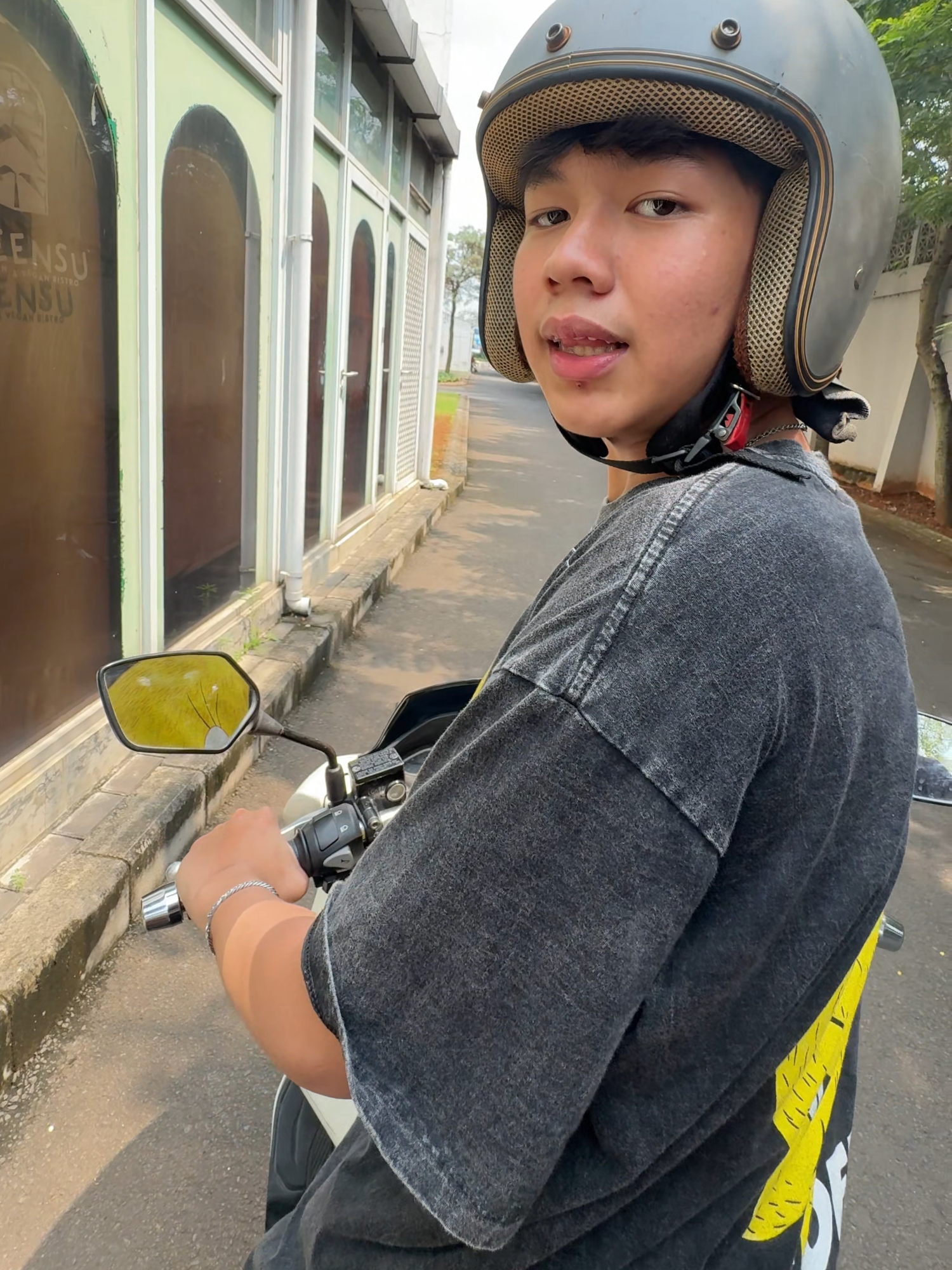 ngelunjak nih bule #fyp #4u #fyppppppppppppppppppppppp #helmkepentok
