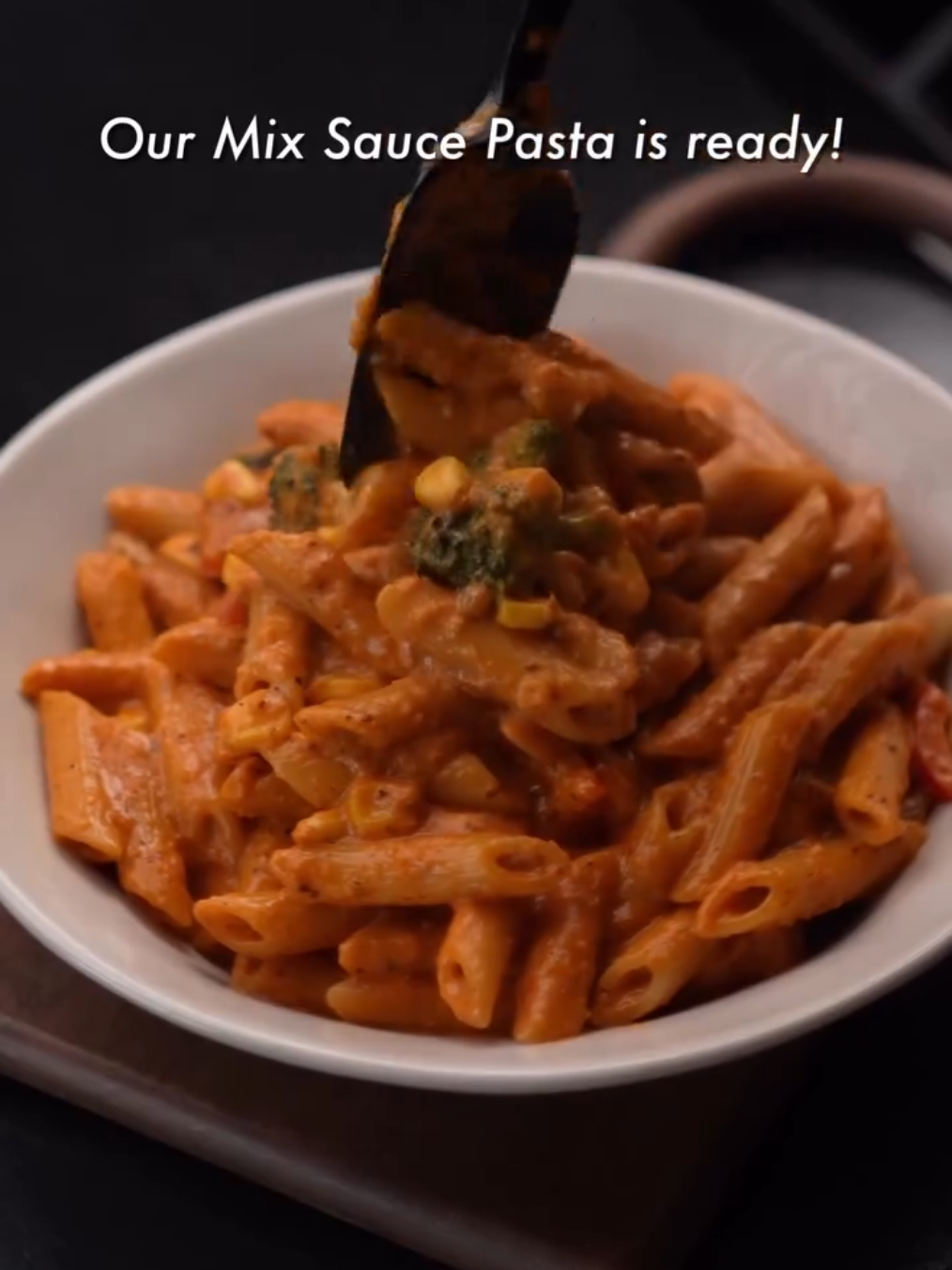 •TASTIEST MIX SAUCE PASTA RECIPE•😍 Super easy to make, prep this cafe style mix sauce pasta at home! This unique way to blend 2 sauces into 1, tastes so good!  Ingredients used are- For red sauce- Oil- 2 Tbsp Garlic- 1 Tbsp Chilli flakes- 1 Tsp Onion- 1 medium size Tomato puree (readymade)- 1 cup Sugar- 1 Tsp Pizza seasoning- 1 Tbsp Salt to taste For white sauce- Butter- 1-2 Tbsp Garlic- 1 Tsp Maida (All purpose flour)- 2 Tbsp Milk- 1/2 cup (add in batches to avoid lumps) Cheese slice- 1 Salt to taste Black pepper powder- 1 Tsp Blend both the prepared sauces in a moxer grinder to get the mix sauce! Now in a kadhai- Butter- 1-2 Tbsp Tomato ketchup- 2 Tbsp Boiled pasta, blanched broccoli, boiled corns and bell pepper Pizza seasoning- 1 Tbsp A video directed by Shreya Jain Content strategist- Aman Sureka Videographer- Shubham Kaushik Chef- Vishal Panchal #pasta #pastapasta #pastarecipe #mixsaucepasta #redsaucepasta 