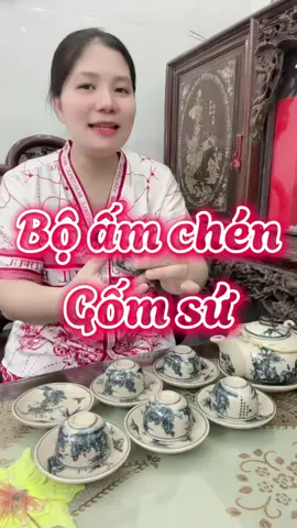 Bộ ấm chén gốm sứ Bát Tràng Trúc Lâm Thất Hiền men rạn mang đậm nét cổ truyền, sang trọng và tinh tế. Sản phẩm được chế tác thủ công từ làng nghề Bát Tràng, họa tiết Trúc Lâm Thất Hiền ý nghĩa, tượng trưng cho khí chất thanh cao. Men rạn đặc trưng tạo vẻ đẹp cổ kính, bền màu theo thời gian. Bộ ấm chén gốm sứ Bát Tràng phù hợp pha trà, tiếp khách hoặc làm quà tặng cao cấp. Chất gốm dày, giữ nhiệt tốt, an toàn cho sức khỏe. Lựa chọn hoàn hảo để nâng tầm không gian thưởng trà và thể hiện gu thẩm mỹ tinh tế. #boamchencaocap #boamchenuongtra #gombattrang #gombattrangcaocap #xuhuong 