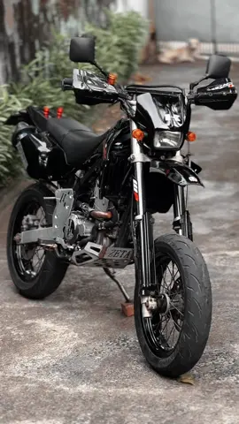 Black Mafia Vibes 🔝🖤 #kawasaki #dtracker #dtrackersrilanka🇱🇰 #fyp #supermoto 