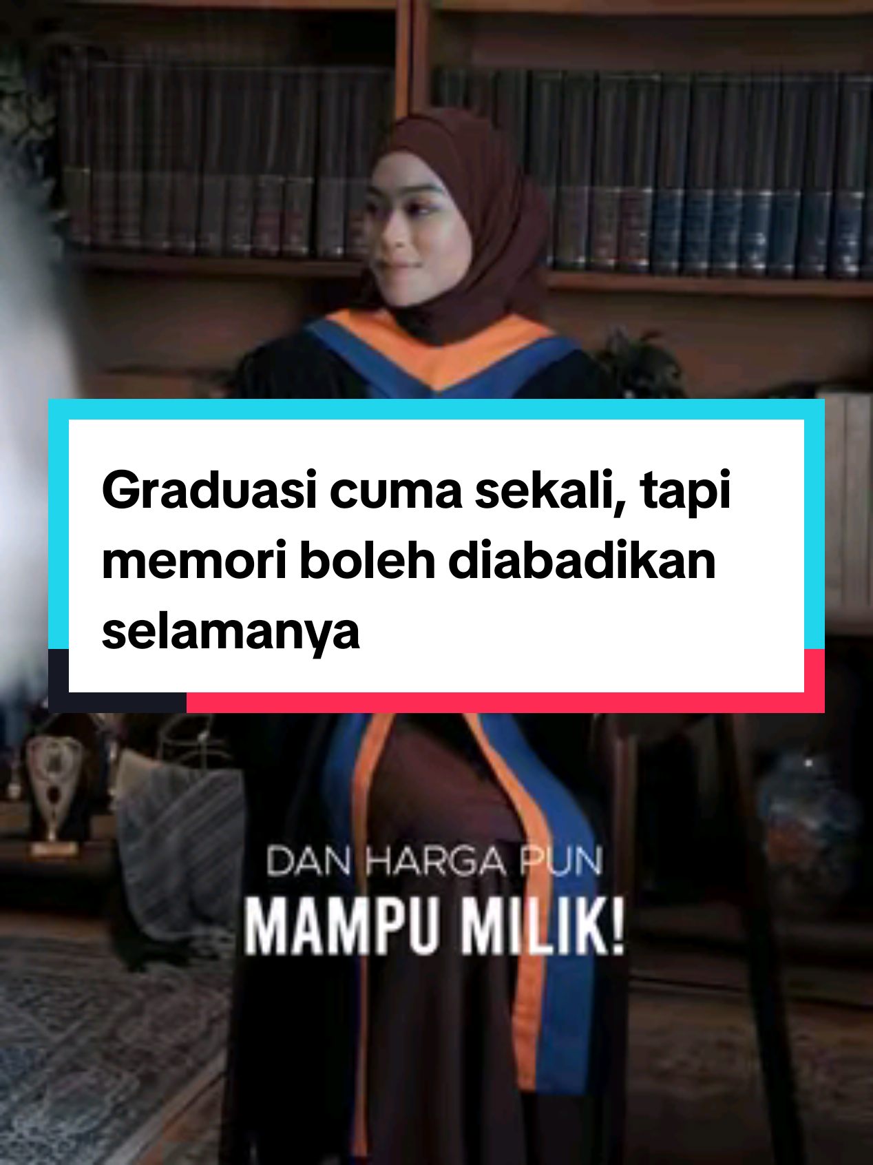 Graduasi cuma sekali, tapi memori boleh diabadikan selamanya  Mari rakam saat indah bersama keluarga & rakan di Studio Memorabilia. Backdrop realistik ala buku , hasil gambar yang classy, dan harga pun mampu milik! Let us capture the chapter you’ll remember forever. Capture What Matters By Memorabilia House #memorabiliahouse #convocation #graduationday #graduationpictures #graduation2025 