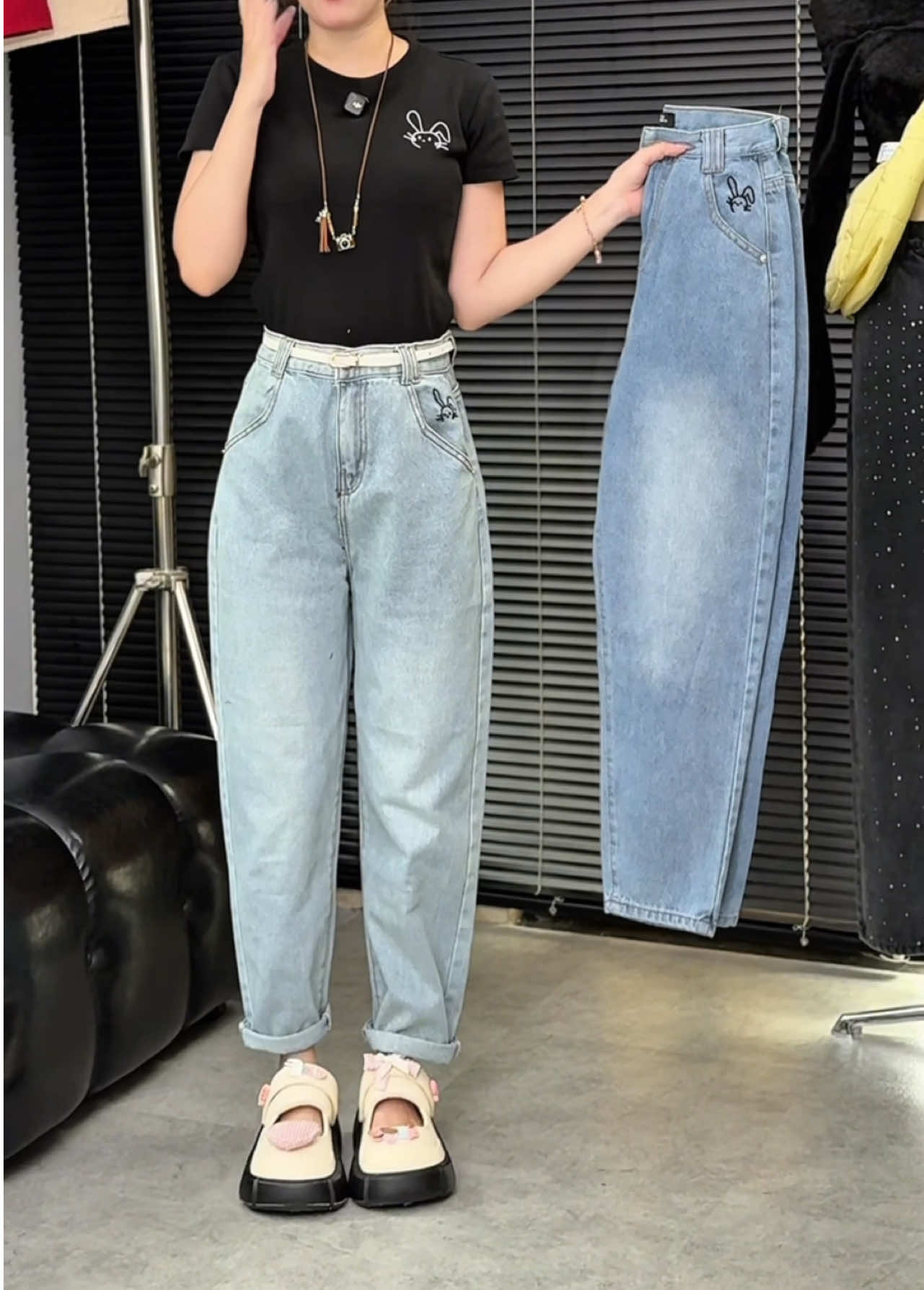 Baggy thêu thỏ xanh khói và xanh nhạt #quancapcao #jeannamlun #baggyjeans #quanbaggy #quanbaggynu #quanbaggycapcao #baggypants #baggynamlun #baggy 