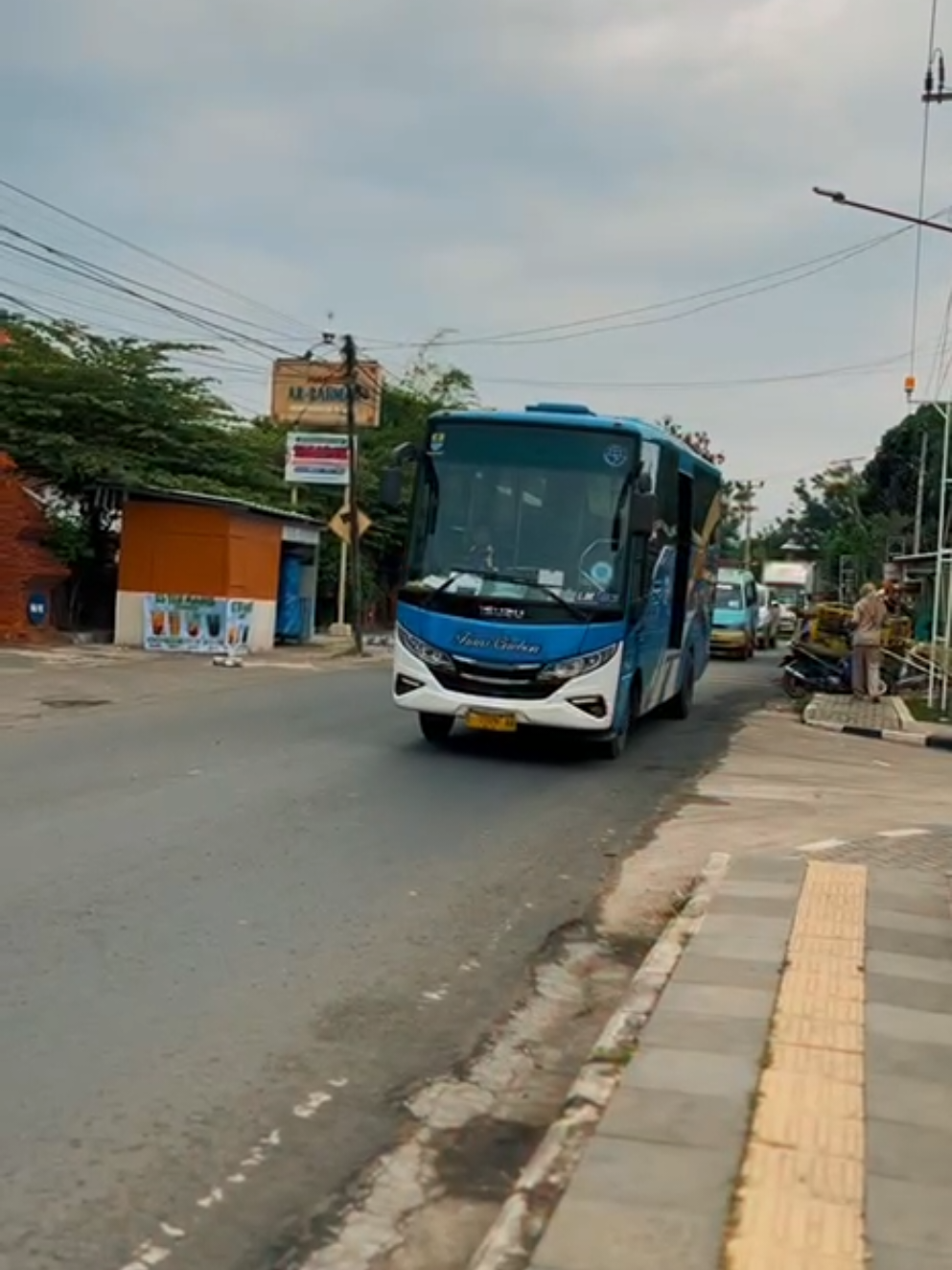 Buat kalian warga Cirebon yang mau Keluar rumah atau acara tapi mager? ettsss tenang, BRT Solusinya!  transportasi publik terbaru dengan harga yang terjangkau, ditambah fasilitas nyaman buat kalian nambah betah deh selama perjalanan, Dilengkapi dengan FULL AC, Keamanan CCTV, Petugas yg sigap, Driver pembawaan yang halus, dijamin dehh makin betah.. ditambah juga pemberhentian bus stop yang strategis melalui jalan utama kota Cirebon + kalian bisa lacak langsung posisi bus update di Aplikasi Tracking BRT (Playstore) 🚌 : BRT CIREBON  💰 : Rp. 5000 (dewasa), Rp.3500 (pelajar/Mahasiswa/i) 💻 : Instagram : brttranscirebon ayo naik transportasi publik yang nyaman aman bersama BRT CIREBON!  @yayas✨ @brtcirebon  #brtcirebon #cirebon #kotacirebon #fyppppppppppppppppppppppp #fyp 