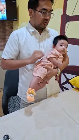 Cara gendong hadap depan bayi 3 bulan #dokteranakjakarta #tummytime #tumbuhkembang #bayi3bulan #caragendongbayi 