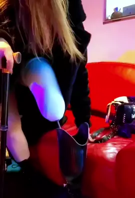 #liner #prostheticleg #ossur #oneshoe #onesock #oneleg #onefoot #singlefoot #amputee #amputeegirl #amputeemodel #stump #crutches #belowkneeamputee #bkamputee 