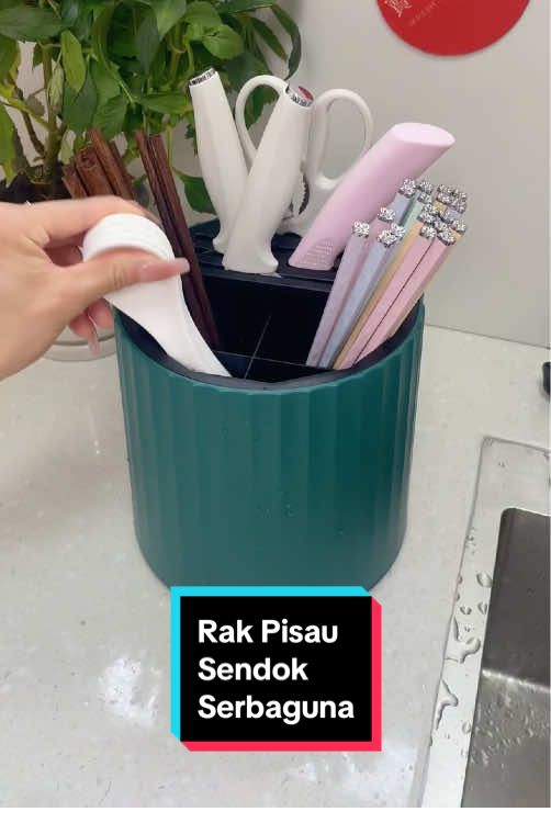 Dapur rapi, ambil alat dapur makin gampang! 🔄🍴 #rakpisau #raksendok #rakperalatandapur #tempatpisau #wadahsendok