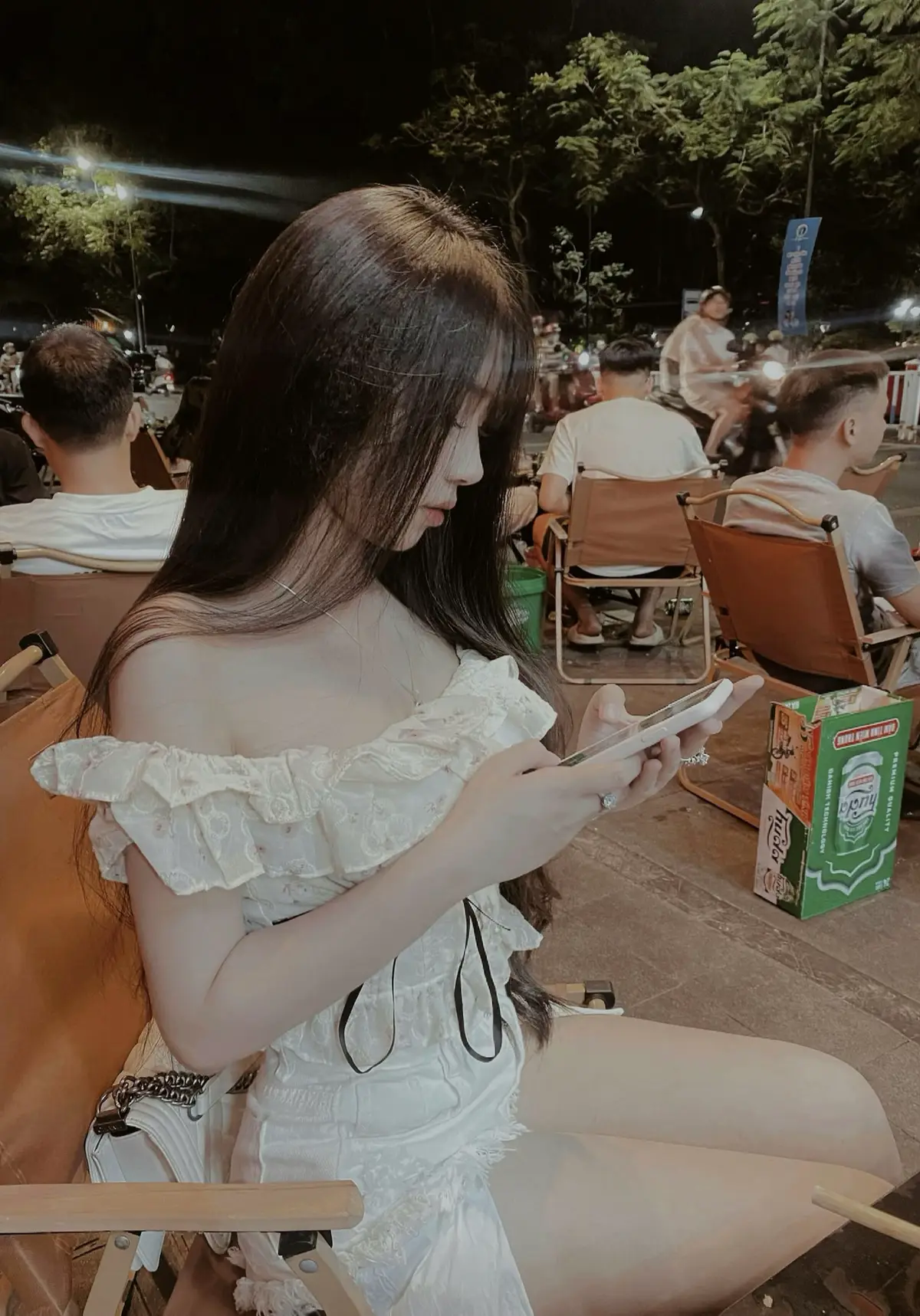 Luôn cố trốn tránh những chuyện khiến mình đau lòng, đều im lặng và cố tỏ ra bình thường Vì lòng mình cũng chẳng biết nói gì hơn.