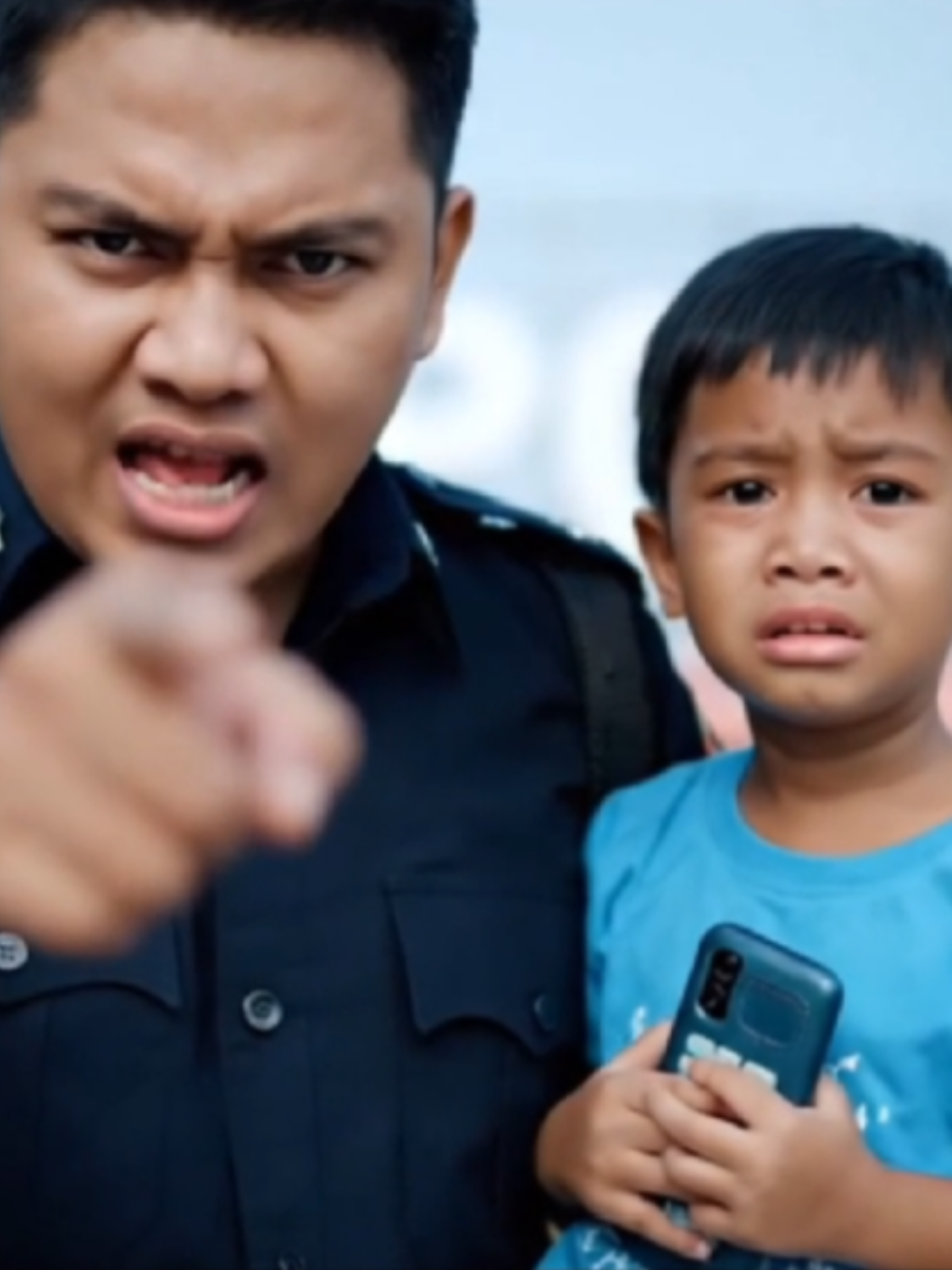 Saya mencari budak degil - tak dengar cakap mak ayah, suka sepahkan mainan, dan taknak solat. Kalau kenal, lapor sekarang... saya nak jumpa dia!