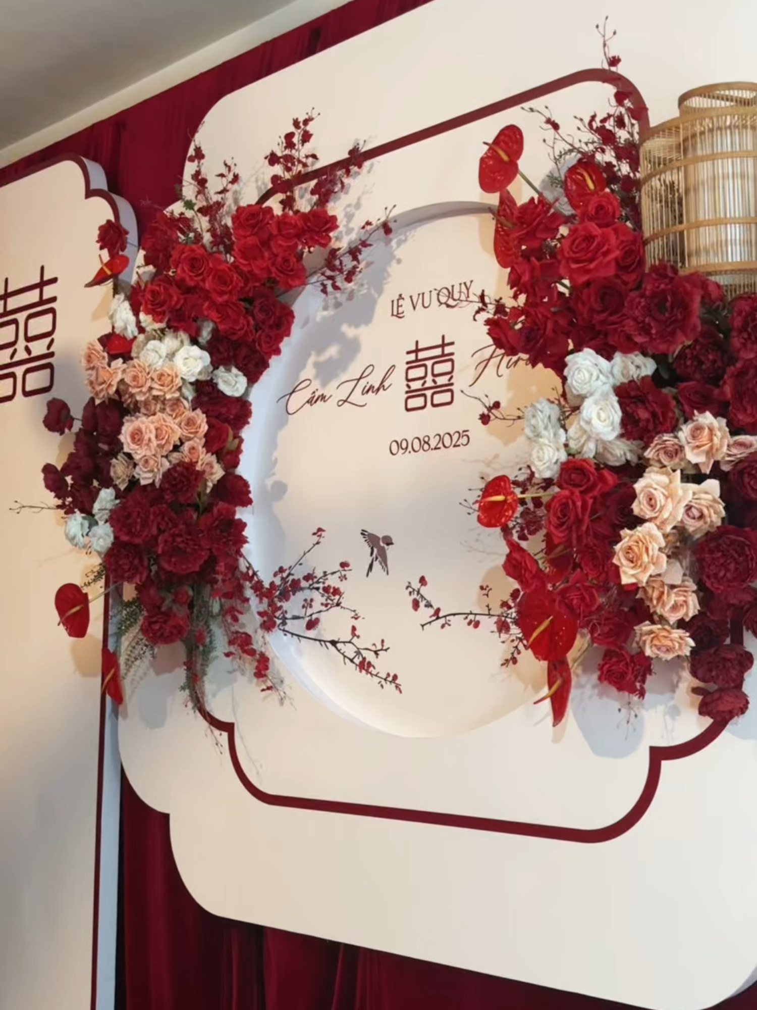 #mocweddingcantho #mocdecor #trangtritieccuoicaocap #mamquacuoihoi #trangtrinhahang #trangtrihoalua #xuhuongthinhhanh2025 #trangtritieccuoingoaitroi #trangtrigiatien #giatiendep #giatientruyenthong #giatiendo #damcuoi #cantho #trangtrigiatien #2025