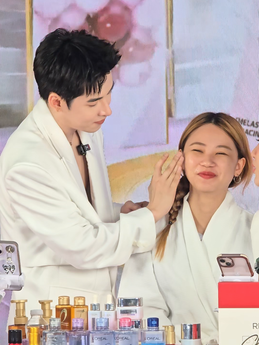 Cùng Gemini Hùng Huỳnh thực hiện Peel da trên Livestream, sau khi Peel 10 - 15 phút, mình làm sạch & dưỡng ẩm da nha 🥰 #lorealparis #lorealparis_vn #GeminiHungHuynh #Peelhongsangda #depdachieu 