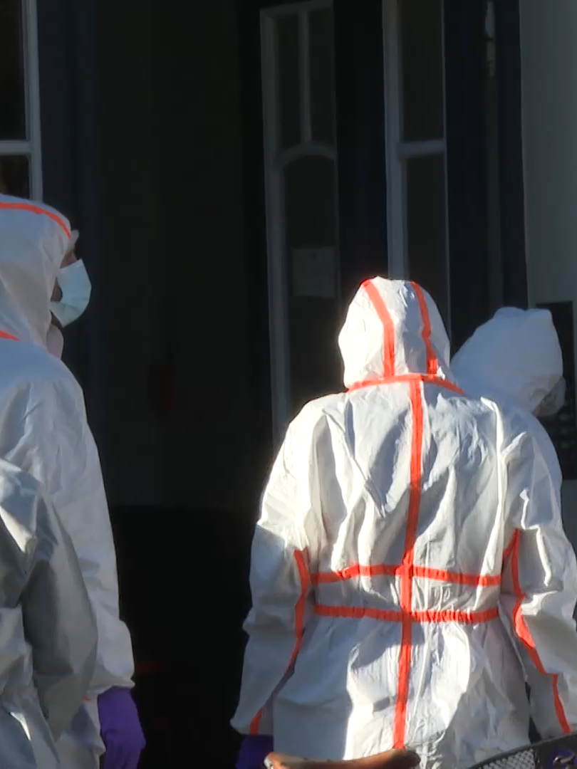 12.08.2025 // Hamburg-Hoheluft Ab Morgen muss sich ein 25-jähriger vor der großen Strafkammer in Hamburg verantworten. Er soll seine Mutter get*tet haben, anschließend noch veruscht haben, seine Stiefmutter zu t*ten.  #feuerwehr #polizei #blaulicht #fyp #Hamburg #straftat #verletzt #rtw #nef #angriff #hoheluft