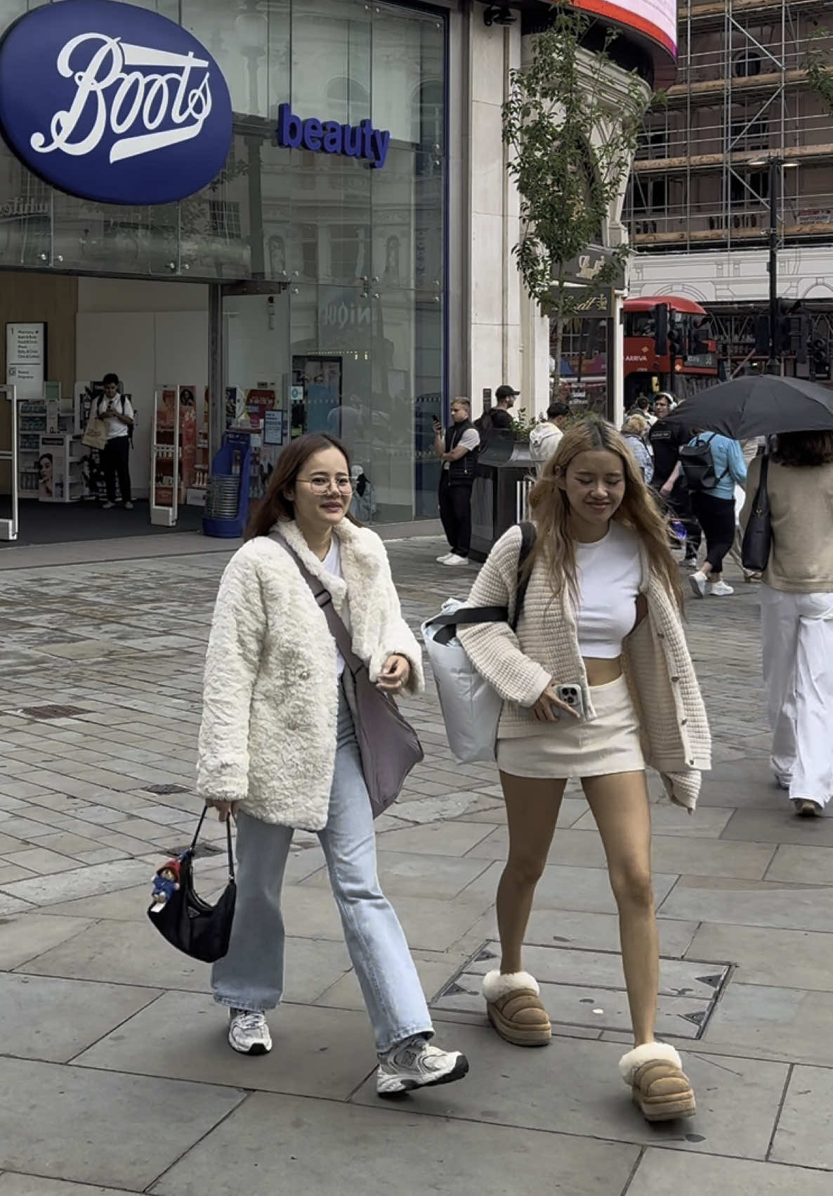 London Streets 🇬🇧 Piccadilly Circus, W1J
