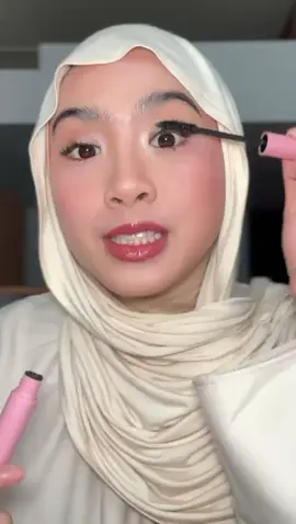 Ngga pake bulu mata palsu, tapi kok lentiknya kaya Barbie? 😳💅 Mascara Ertos emang ga ada lawan! Yang bilang mascara semua sama, belum coba ini 😎 #ErtosDollLook #MascaraHack #BuluMataBadai #FYPbanget #AutoLentik 