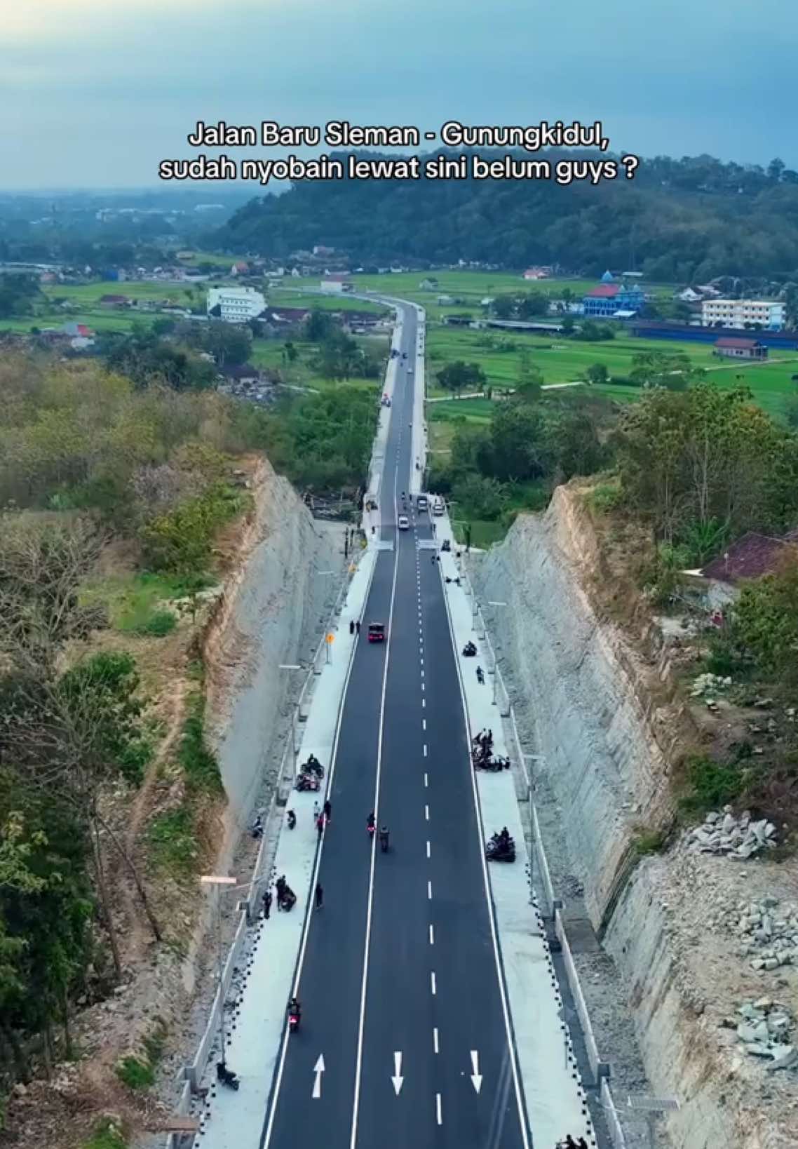 Sudah nyobain lewat sini belum lur ??? 📍Jalan Baru Sleman - Gunungkidul, Prambanan, Sleman, Jogja #jogja #yogyakarta #jogjaupdate  #jogjainfo #dronejogja  