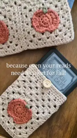 Keep your books nice and cosy with this pumpkin book/kindle sleeve!  https://blossomandyarn.etsy.com #crochetpumpkin  #crochetbooksleeve  #crochetkindlesleeve  #crochetlife #crochetfriends 