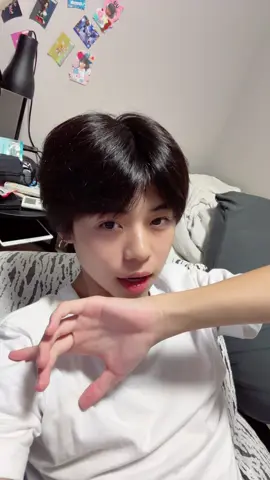 ✋