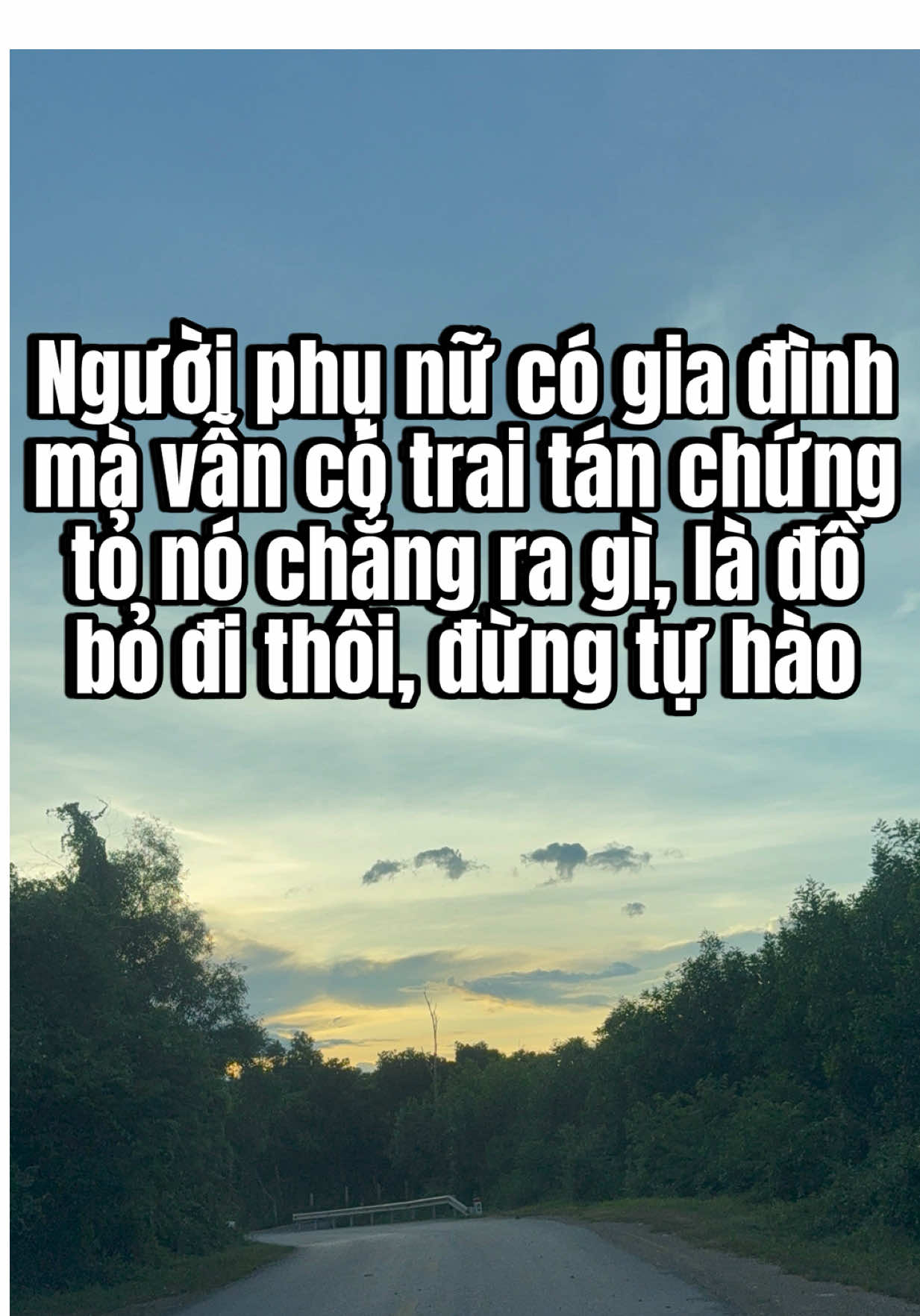 Đã có gia đình mà vẫn có trai tán đừng tự hào, chúng nó xem mày không ra gì đâu#cuocsong #cuocsongthuongngay #tinhyeu #giadinh 