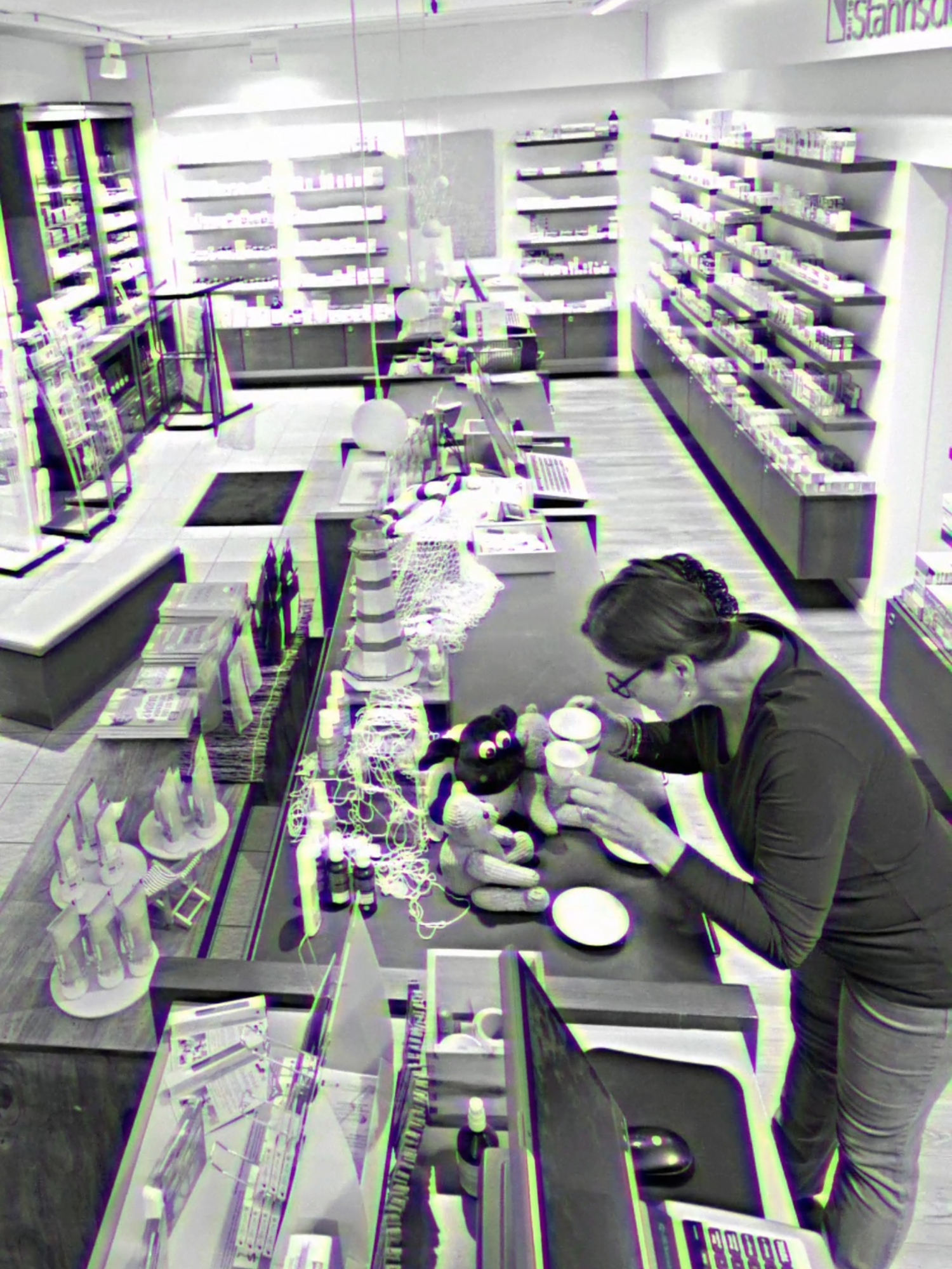Draußen dunkel, alles zu – nur deine Notdienst-Apotheke leuchtet. 🌙💊 Mit der gesund.de App findest du sie in Sekunden. Jetzt downloaden! #gesundde #notdienst #nachtsunterwegs #apothekennotdienst #gesundheitstipps #apothekevorort #appempfehlung #gesundheit #apotheke #Vlog