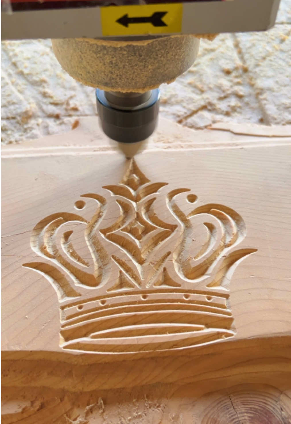 It looked like just another block of wood 🪵… but what the CNC uncovered was pure magic ✨. Every pass of the blade 🛠️ brings sharper detail, every sound hits that perfect ASMR frequency 🎧, and the moment the full design appears… 😱 goosebumps. This is one carving you’ll watch to the very last second. 🔁