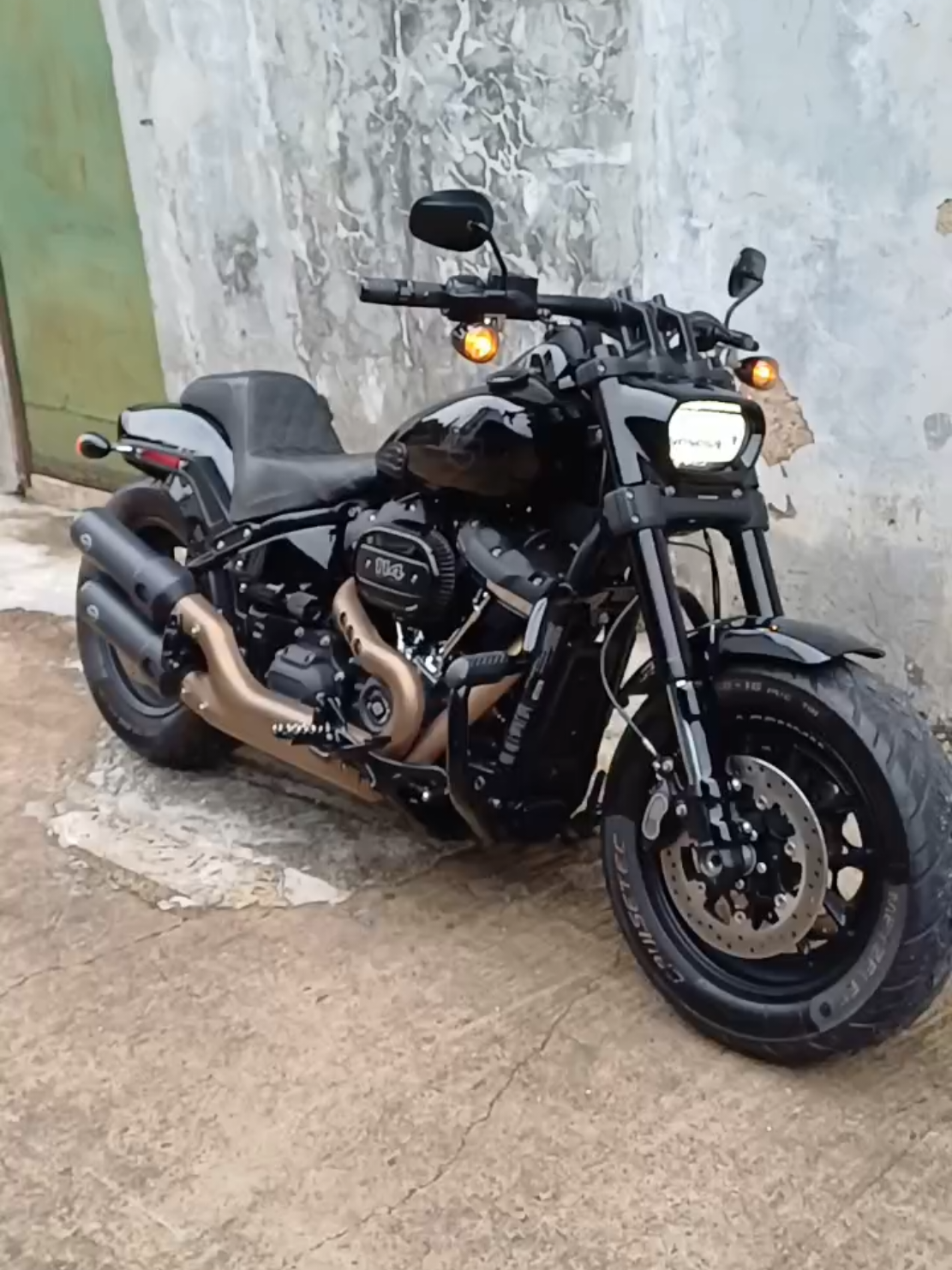 For Sale  Harley - Davidson  Fatbob  Milwaukee Eight 114ci Tahun 2018 Low Km 13.xxx ABS Keyfob 1 Kunci 1  Mesin Kering No Rembes  Engine Guard  Knalpot S&S Fairing Headlamp Ada  Tas Kulit Ada Backrest Ada  . Good Condition Like New  . Wa Call : 089 536 856 1572 Call : 081 370 044 579 . . . . #juallowriderst #jualharleydavidson #jualsoftaillowrider #jualharley #jualsoftailslim 