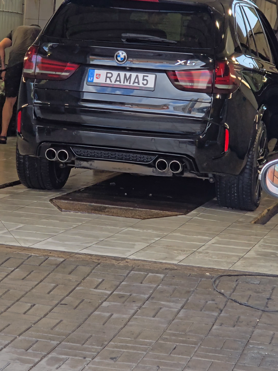 piliesplovykla ze best Kaune ☝️🤓🍭 moneyfairy03 #carwash #piliesplovykla #bmwx5 #plovykla #clean 
